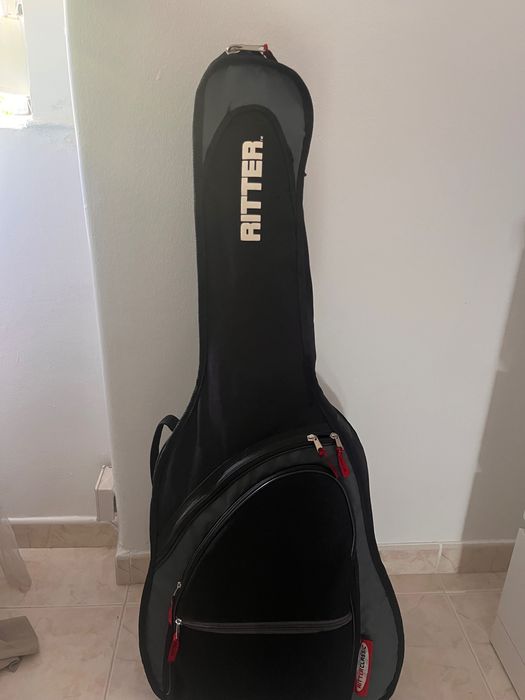 Guitarra de marca portuguesa Artis