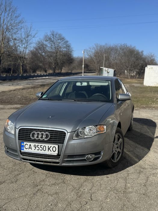 AUDI A4.