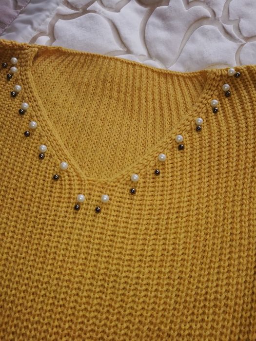 Sweterek damski z dekoldem V