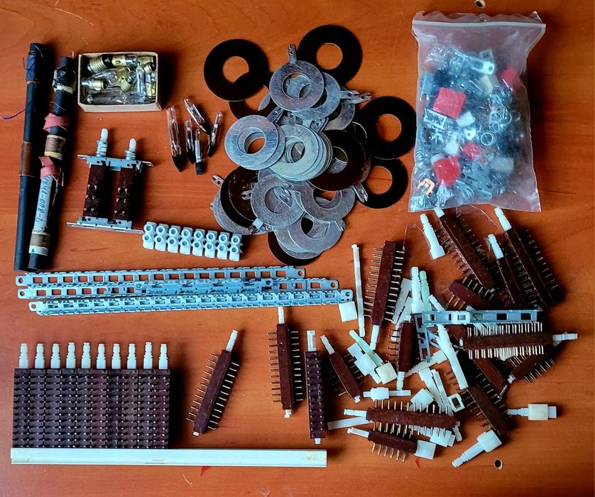 Różne stare(nowe) części elektroniczne około 700 elementów l. 70-80-te