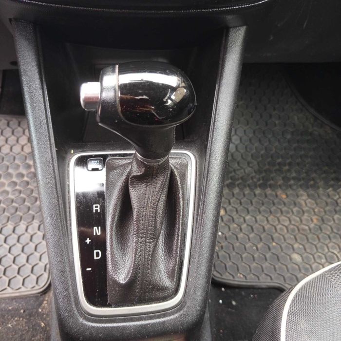 KIA VENGA 2018 automat czerwony
