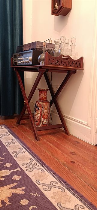 Mesa de apoio estilo inglês