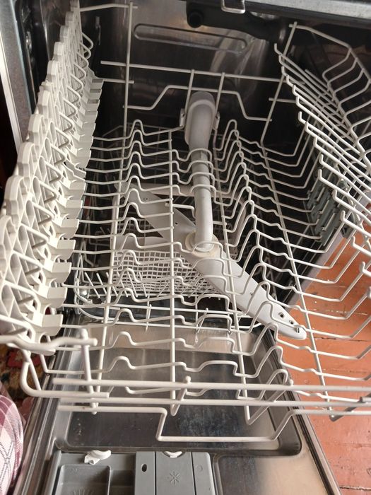 Посудомийна машина вбудована на запчастини