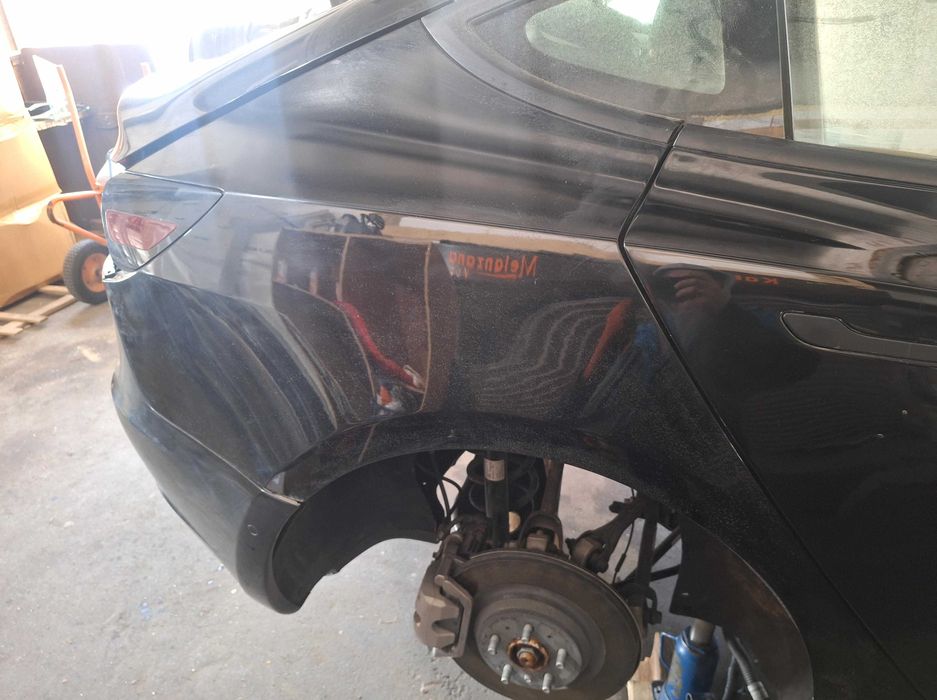 Четверть задня права Tesla Model 3