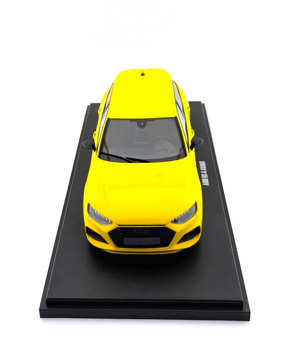 Масштабна модель автомобіля 1/18 Audi RS4 Avant yellow GT Spirit