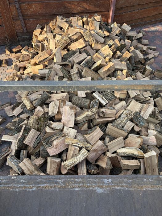 Дрова дуб,ясень,акація 3100 грн та сосна 2200 грн ,колоті. Доставка
