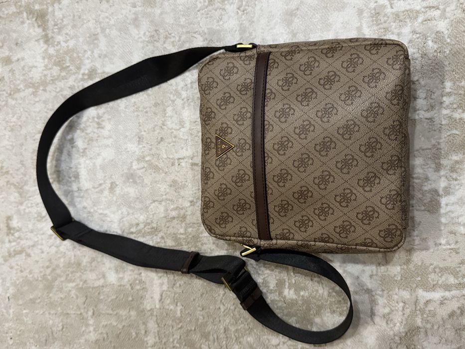Сумка Guess коричнева