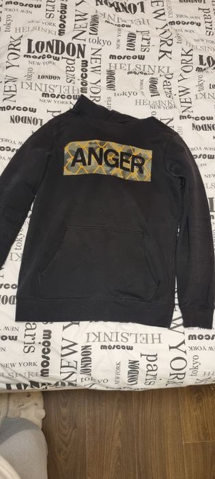 Czarna bluza z kapturem ANGER