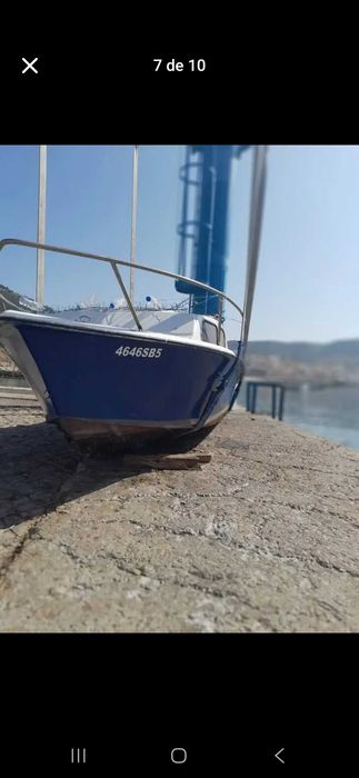 Barco de recreio com motor de 60cv