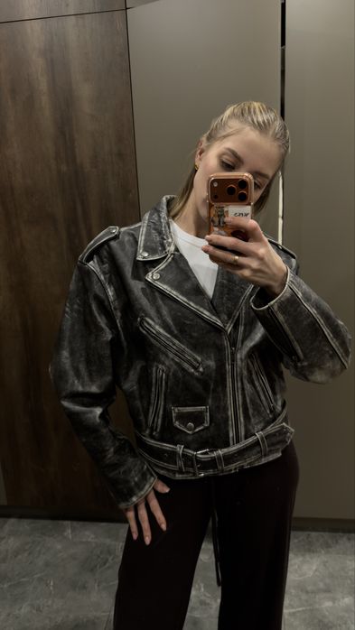 Шкіряна куртка в хорошому стані