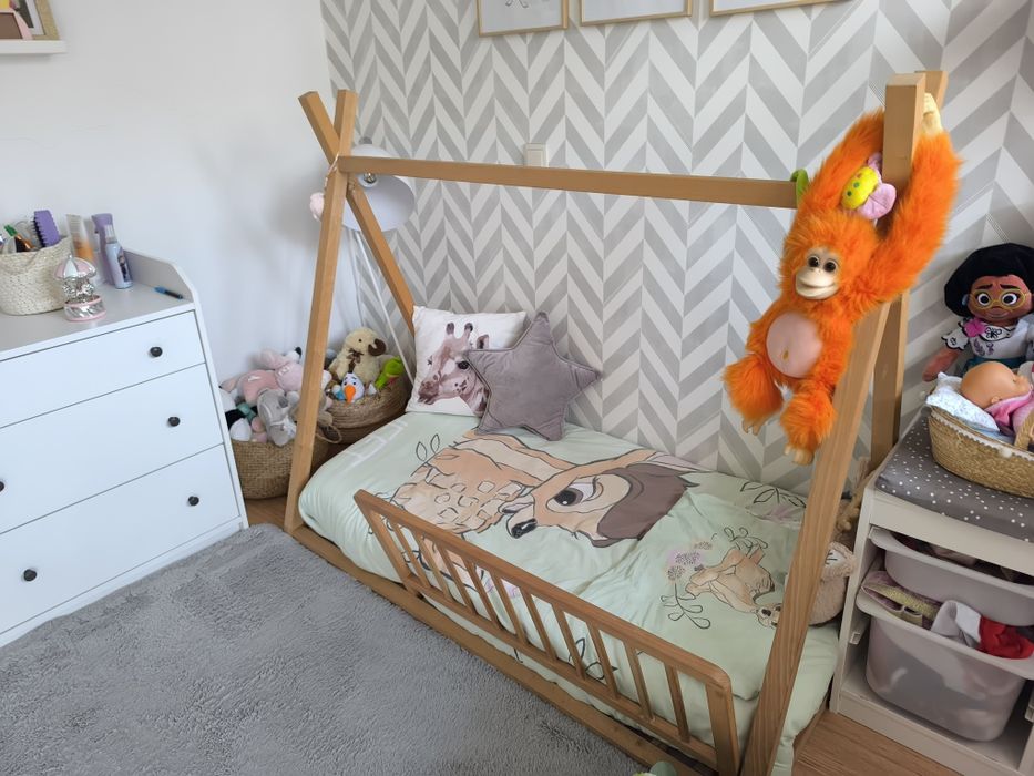 Cama montesori criança