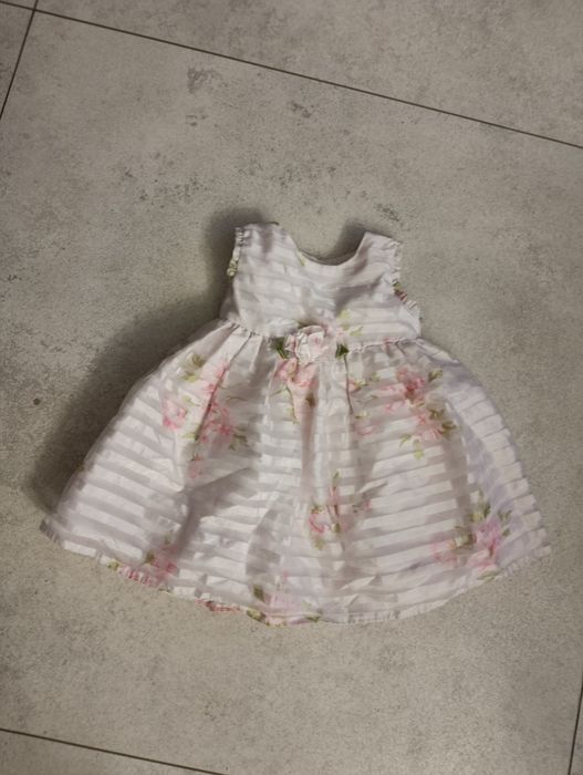 Elegancka sukienka rozm na 12 miesięcy