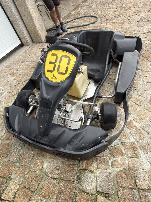Vendo/Troco Kart 270cc 1,500€