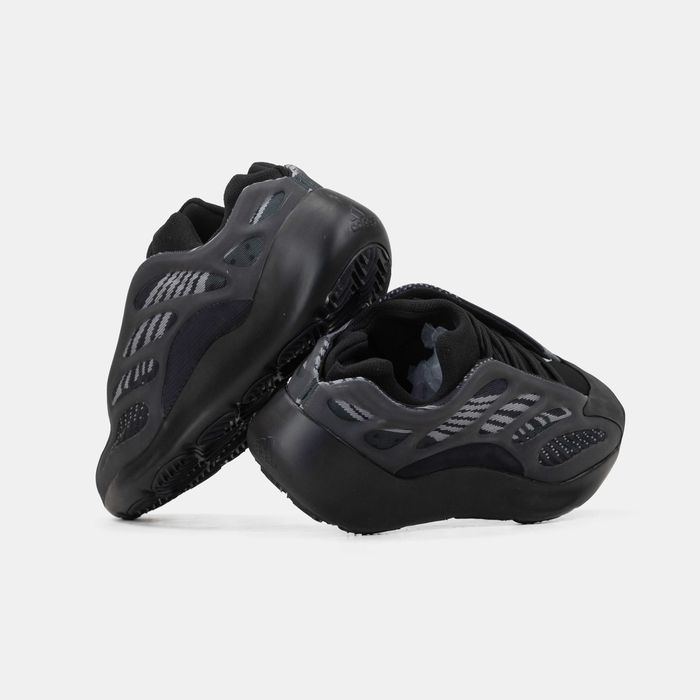 Чоловічі кросівки Adidas Yeezy Boost 700 v3 "Black Alvah" 40-45