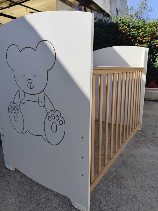 Cama de bebê como nova