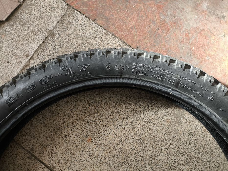 Резина 2.50-17 в гарному стані