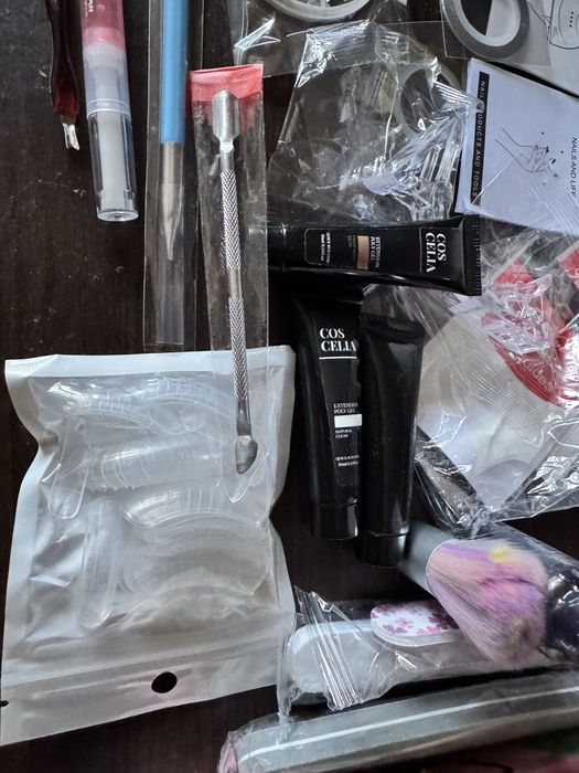 Kit de manicure Coscelia completo com máquina UVA