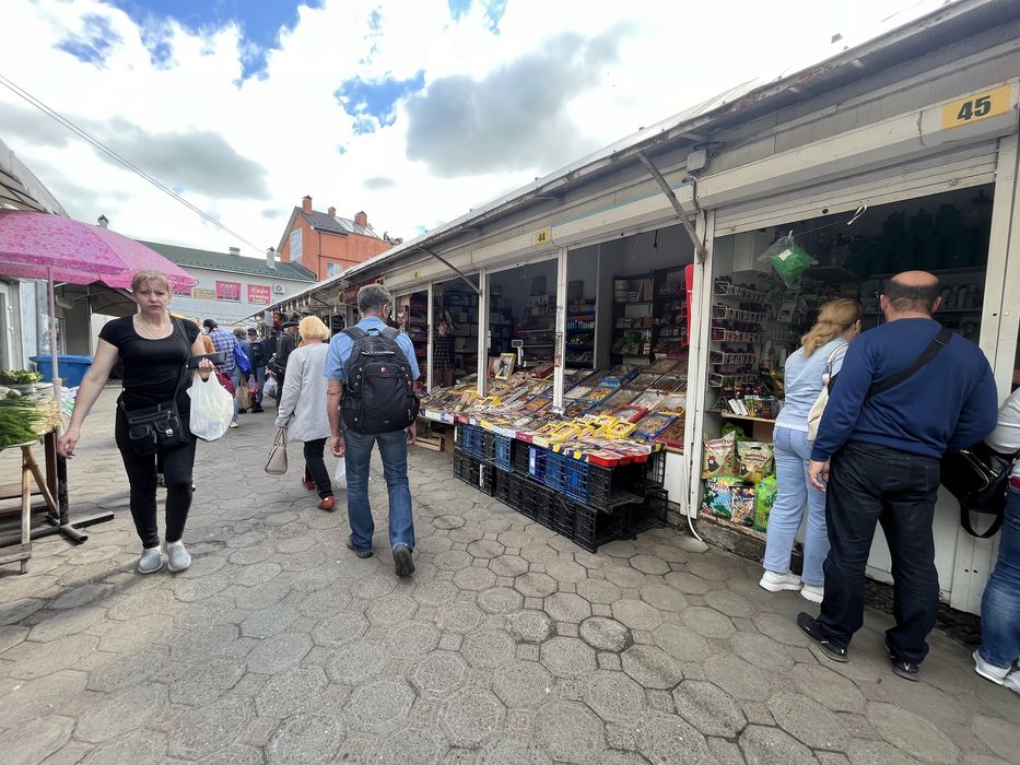 Продаж готового бізнесу два спарені кіоски на ринку