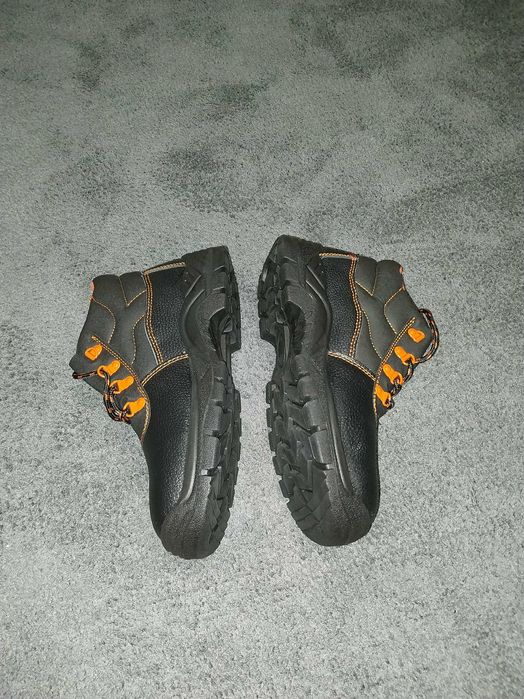 Botas novas. Tamanho 42