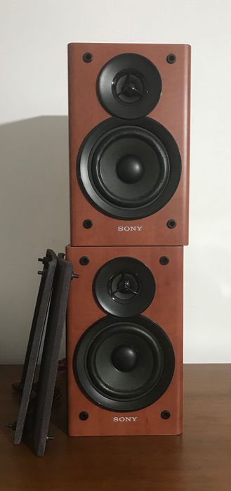 Colunas Sony em madeira