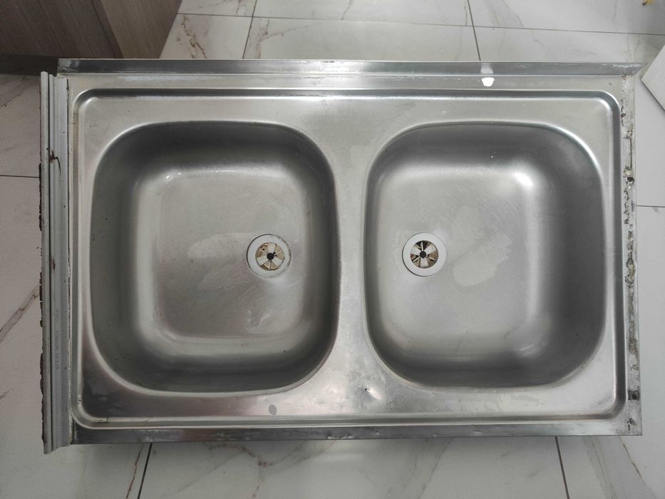 Zlew dwukomorowy nierdzewny