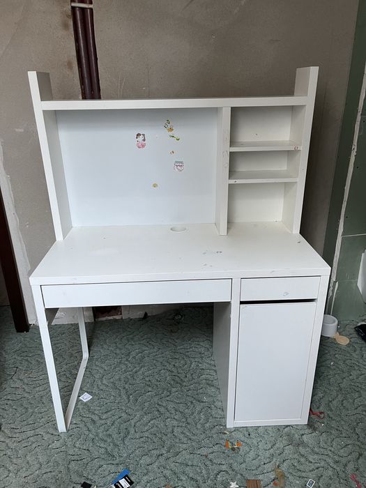 Biurko Ikea Micke z nadstawką