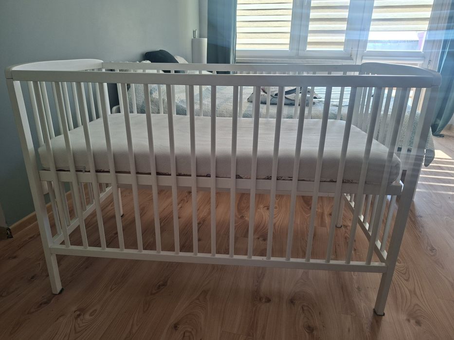 Łóżeczko 120x60 z materacem