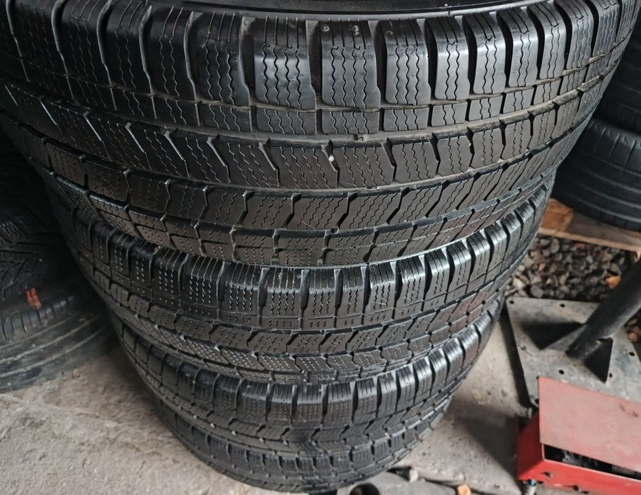 235/65/16C  2021r Sprinter kraft
