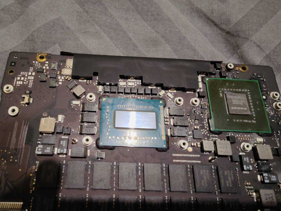 Продам материнку  MacBook Pro 15 конец 2012 года .читаем описание !