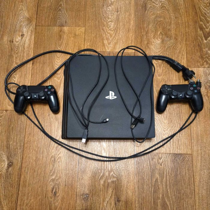 PlayStation 4 Pro 1TB + 2 Джойстики + Ігри (FIFA 23, UFC 2)