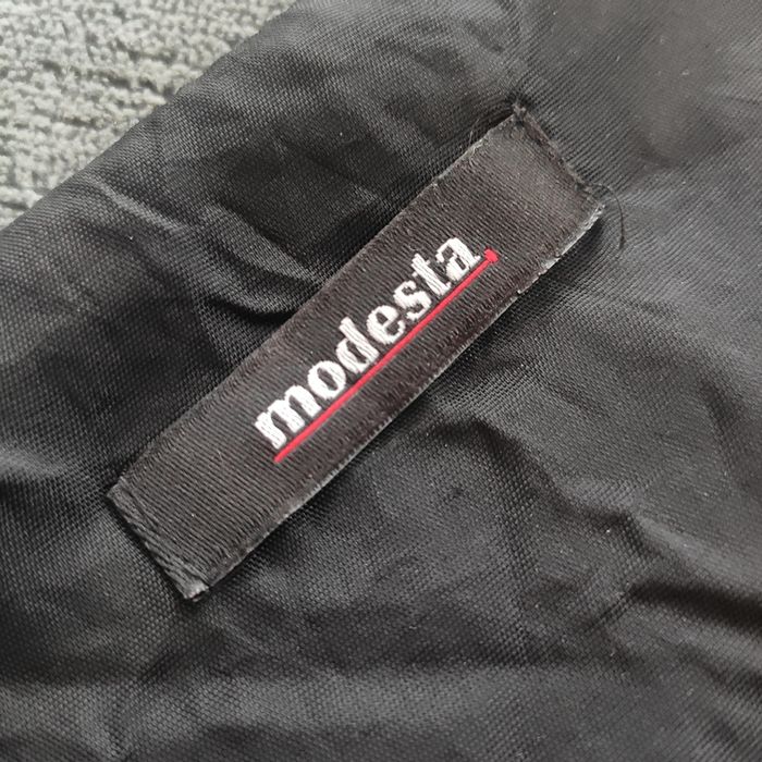 Sukienka mała czarna Modesta