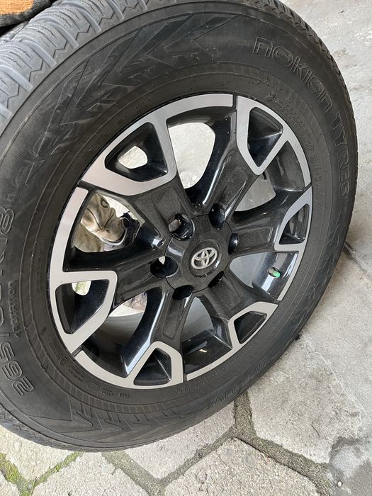 Felgi komplet kół Toyota Hilux Gr 2023