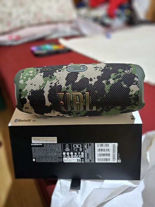 JBL Charge 5. Original, na caixa.