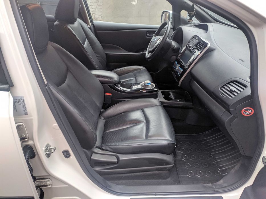 Оренда авто Nissan Leaf 30 кВт