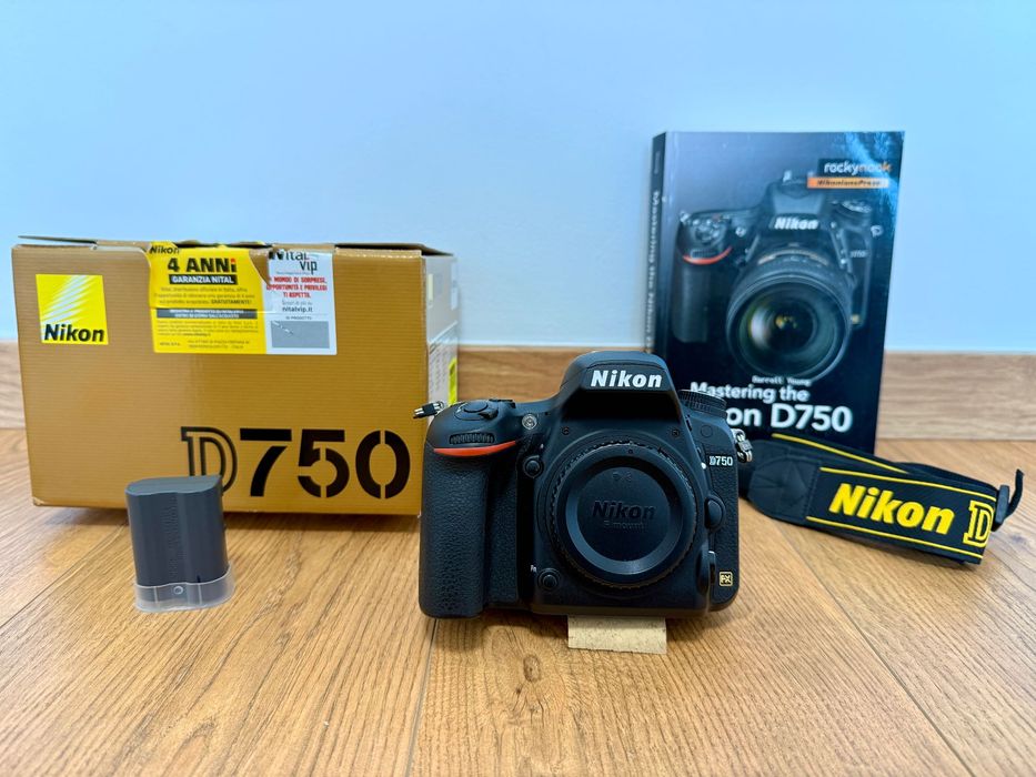 Fotografia subaquática full-frame Nikon D750 em caixa Nauticam