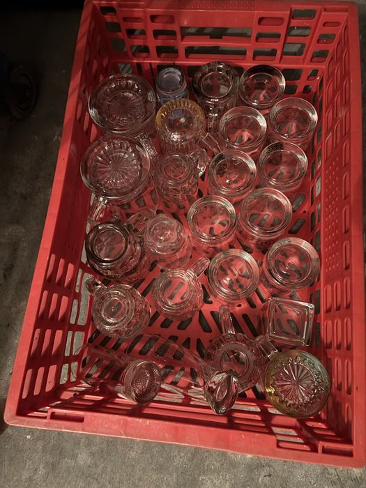 Canecas e copos variados