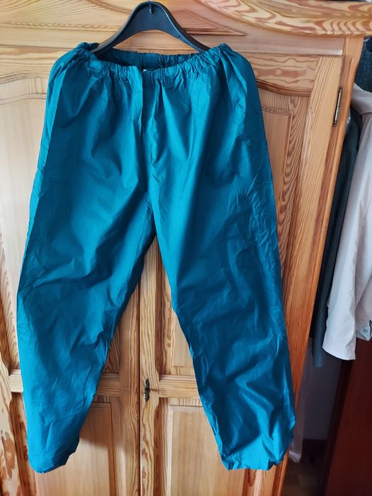 Spodnie męskie przeciwdeszczowe.