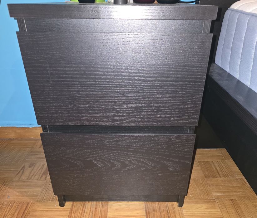 Cama praticamente nova  1 mesa de cabeceira
