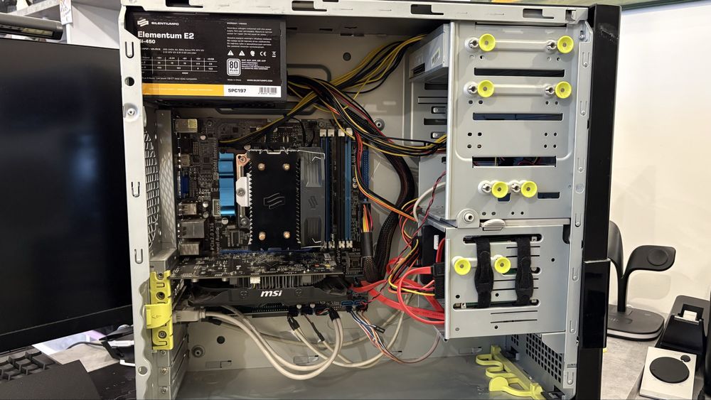 Komputer stacjonarny Intel Xeon