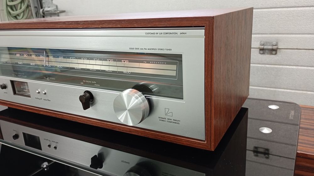 Tuner Luxman T-33 Palisander.