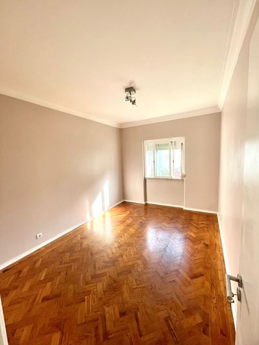 Apartamento T3 com muita luz mobilado 1.400€ em Almada  Cova da Piedade
