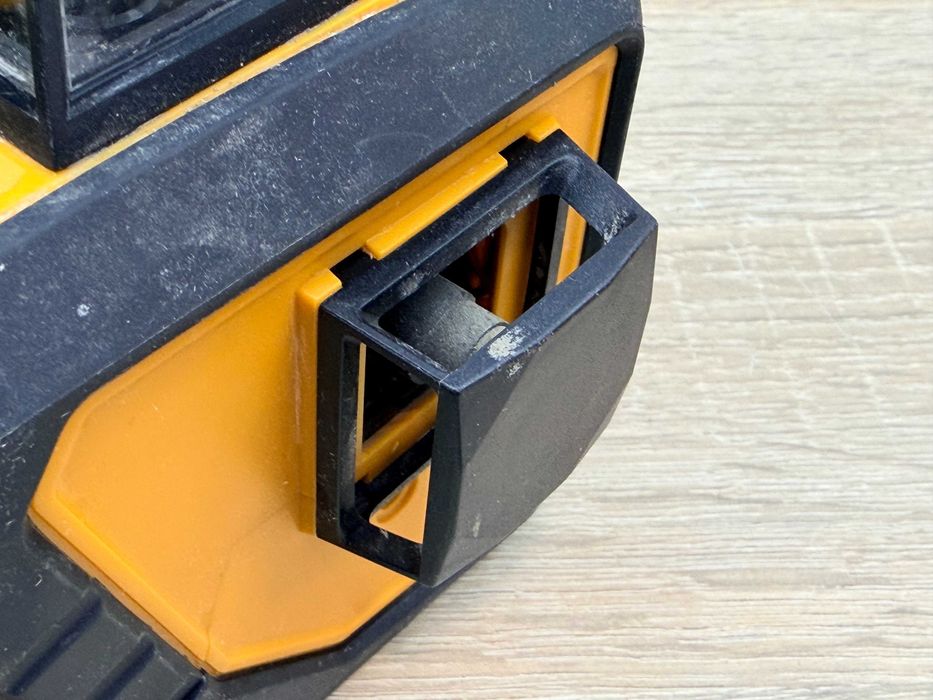 Laser Nivel CL3D + walizka – dobry stan, brak szkiełka ochronnego