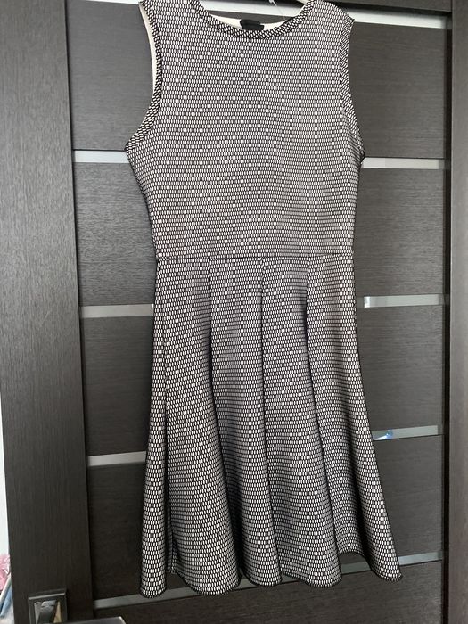 Платье Zara , ткань 3Д