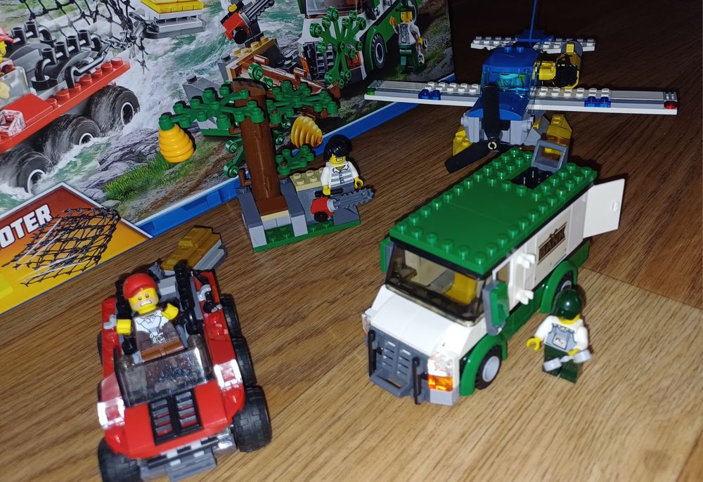 конструктор Lego  Пограбування біля гірської річки 409 деталей (10864)