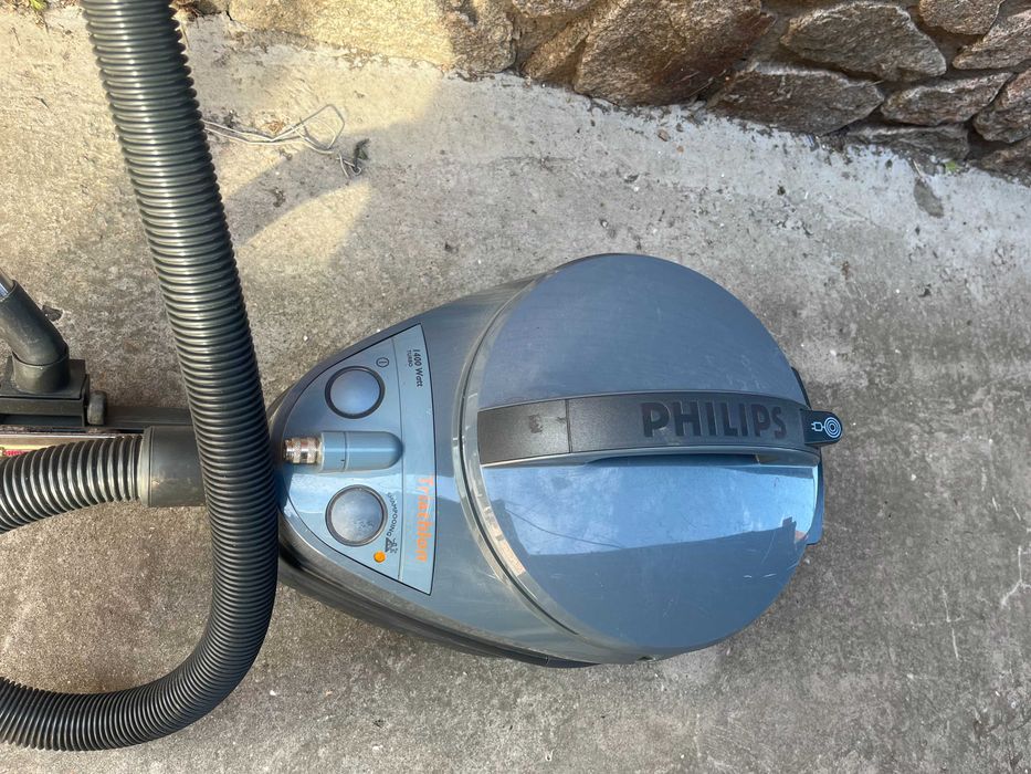 Philips Triathlon 1400 потужний пилосос
