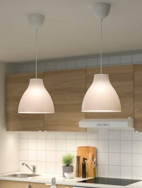 Candeeiro IKEA suspenso MELODI branco 28 cm.