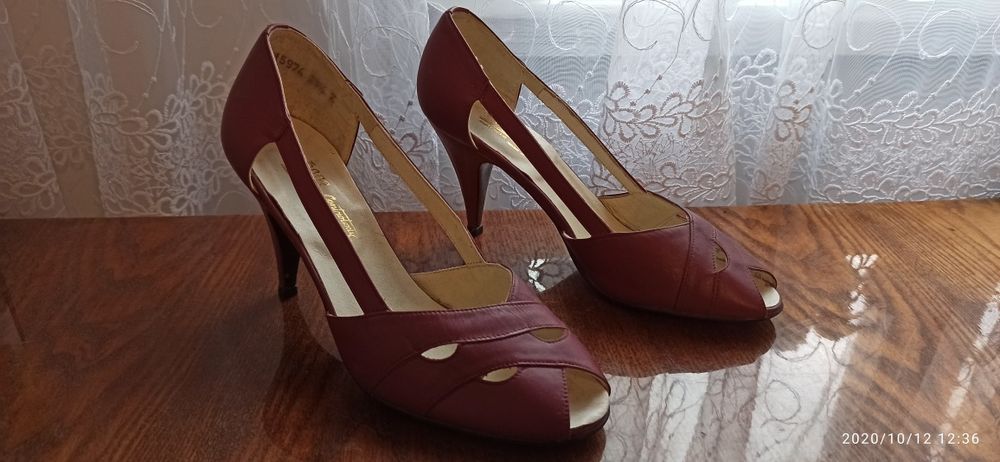Продам туфли женские