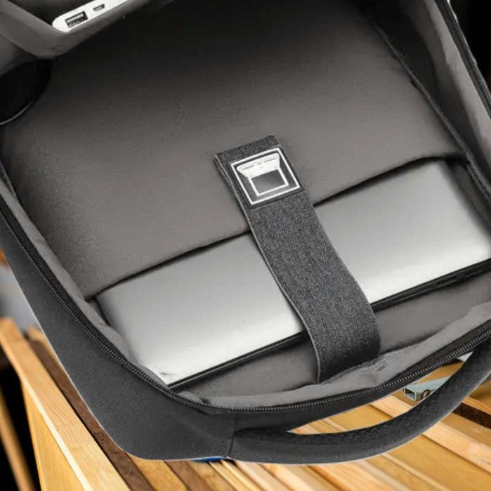 Рюкзак протиударний для ноутбука 15,6" з USB