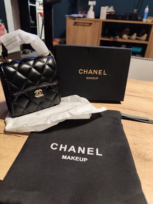Ekskluzywna Mini Torebka Chanel Makeup – Quilted Lambskin Style z łańc