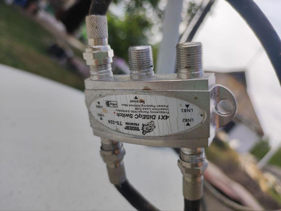 Супутникова антена